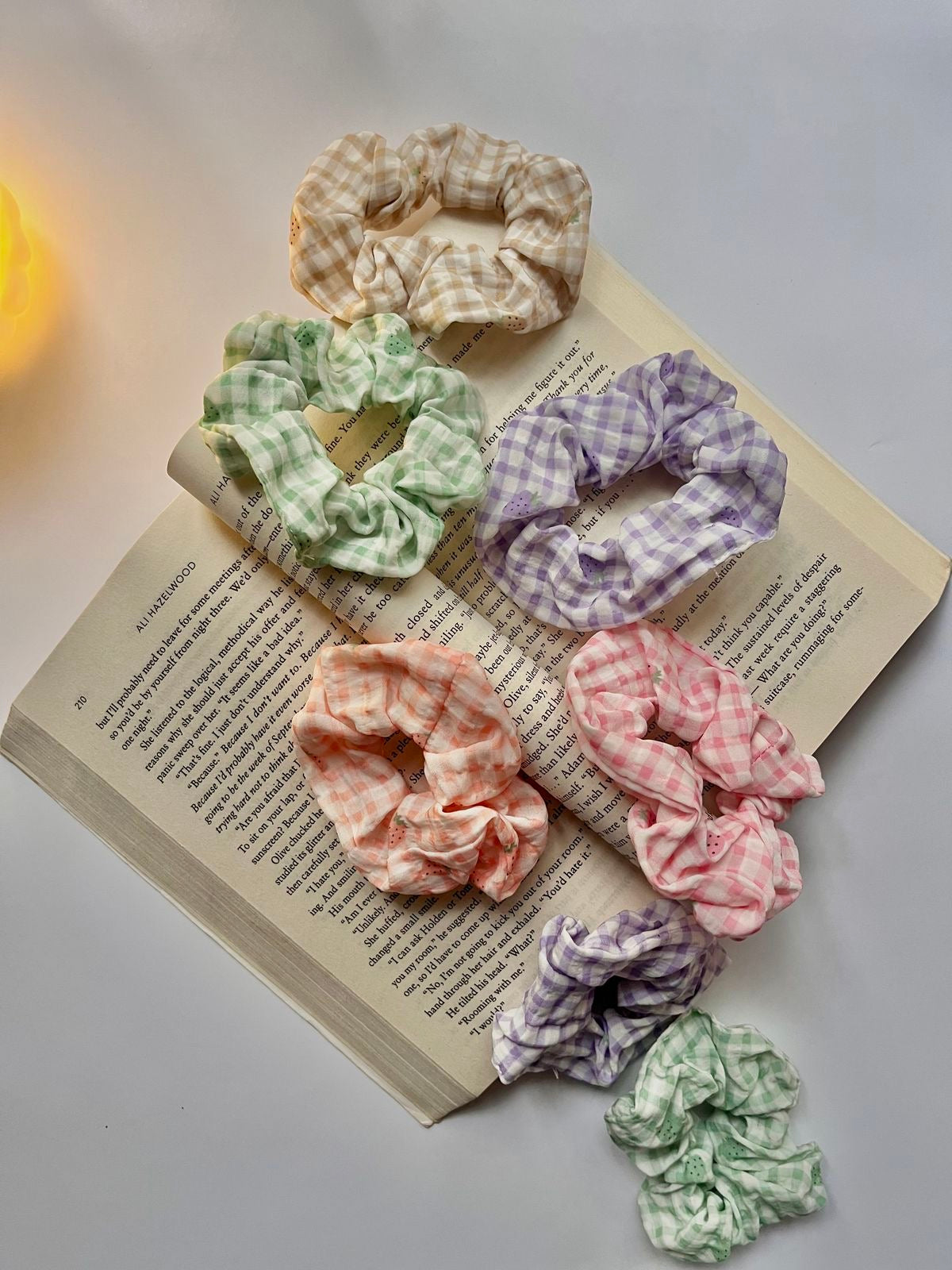 The Sugar Gingham Scrunchy (pack of 1)
