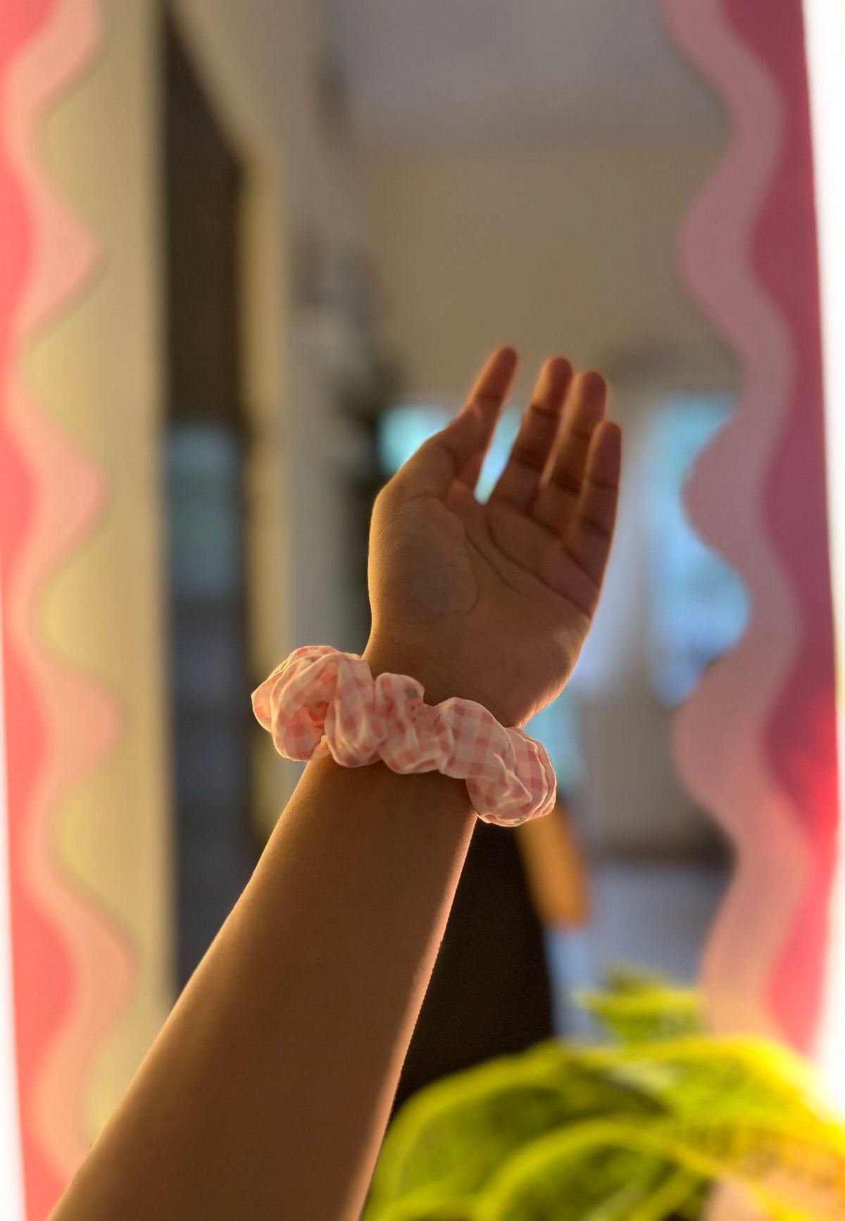 The Sugar Gingham Scrunchy (pack of 1)