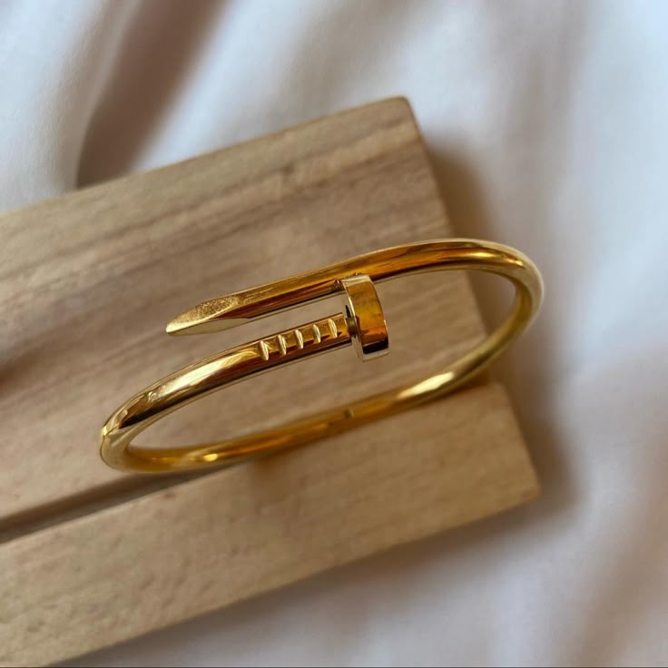 Nail Bracelet- Gold