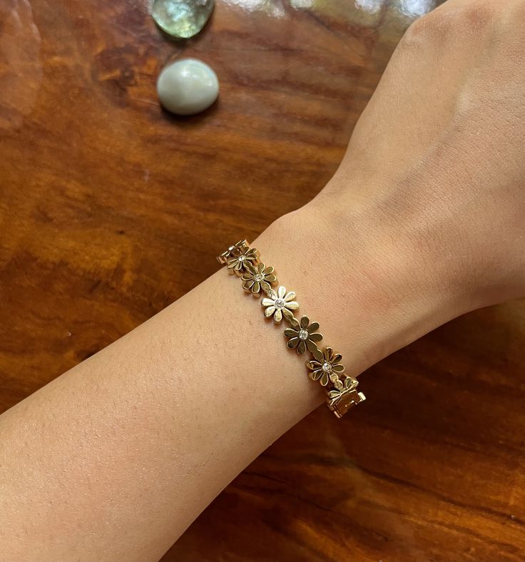 Daisy Bloom Baby Size/ Thin Wrist Bracelet