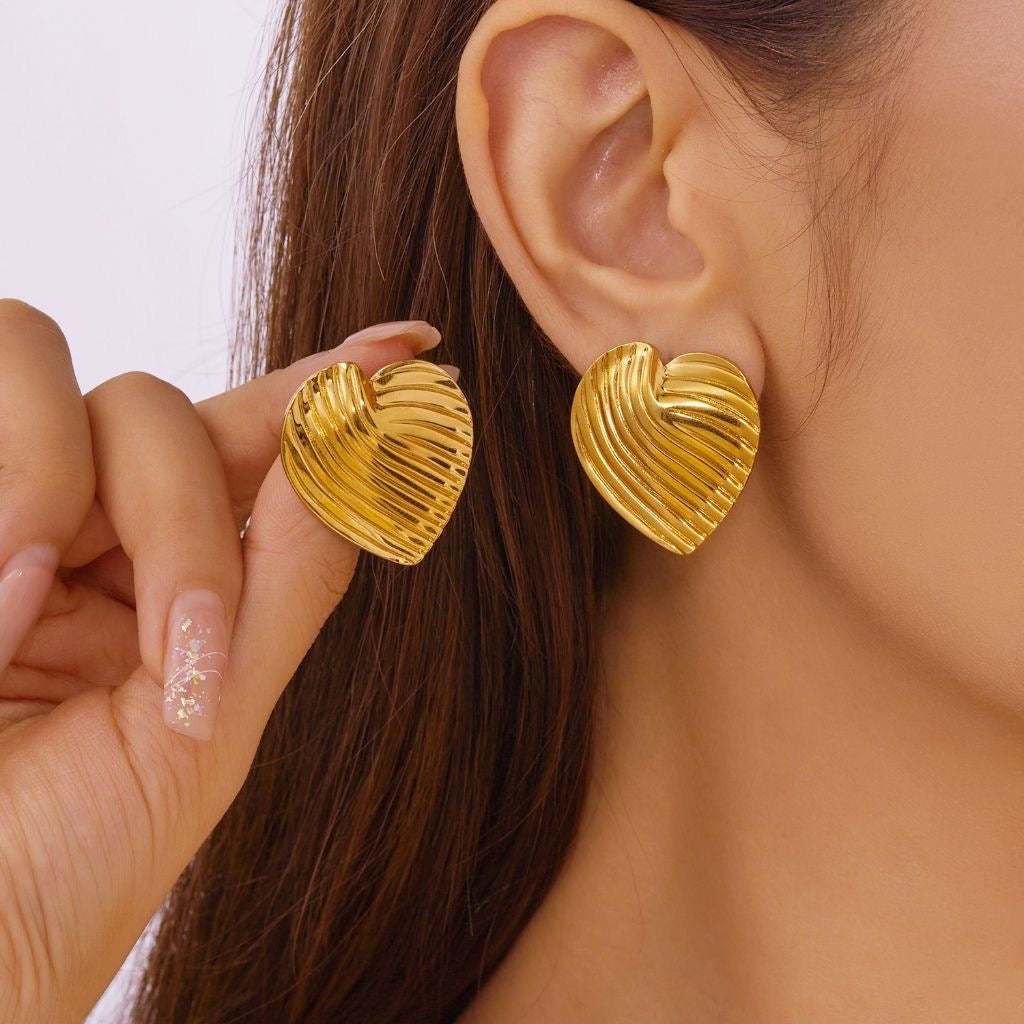 Retro Ribbed Heart Earrings
