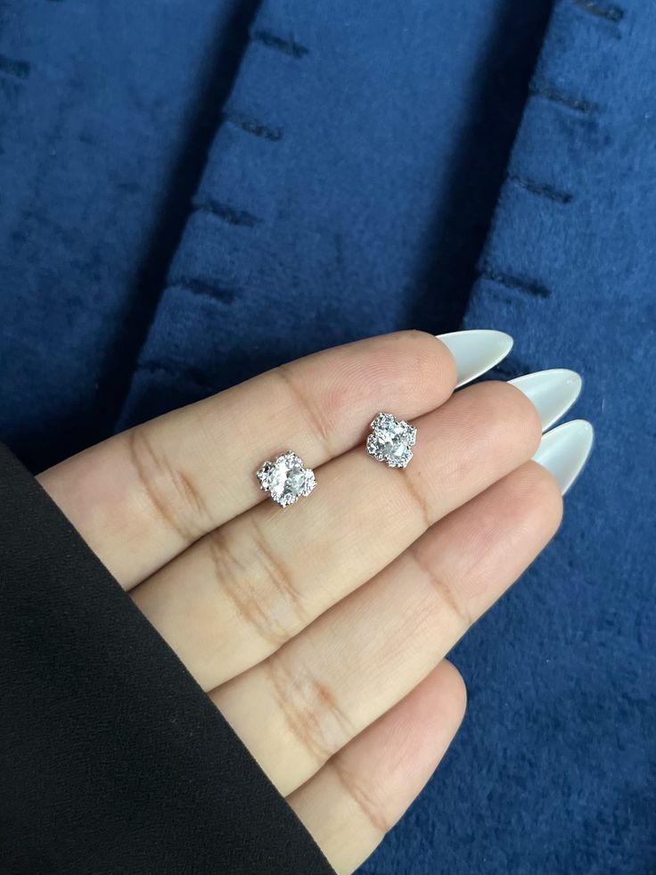 Belle Stud - Platinum Plated