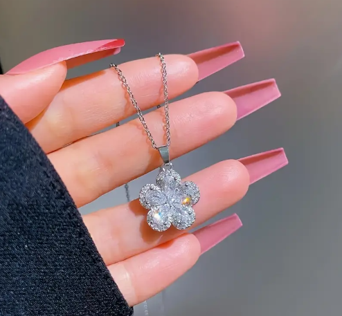 Yuna's White Flower Peandant Necklace - Silver - SubhagAlankar