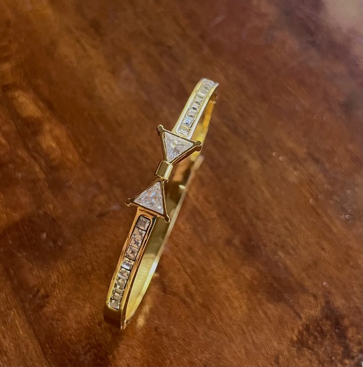 Bow Thin Wrist/ Baby Size bracelet