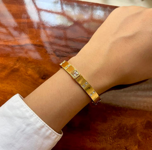 Cosmo White Thin Wrist/ Baby Size bracelet