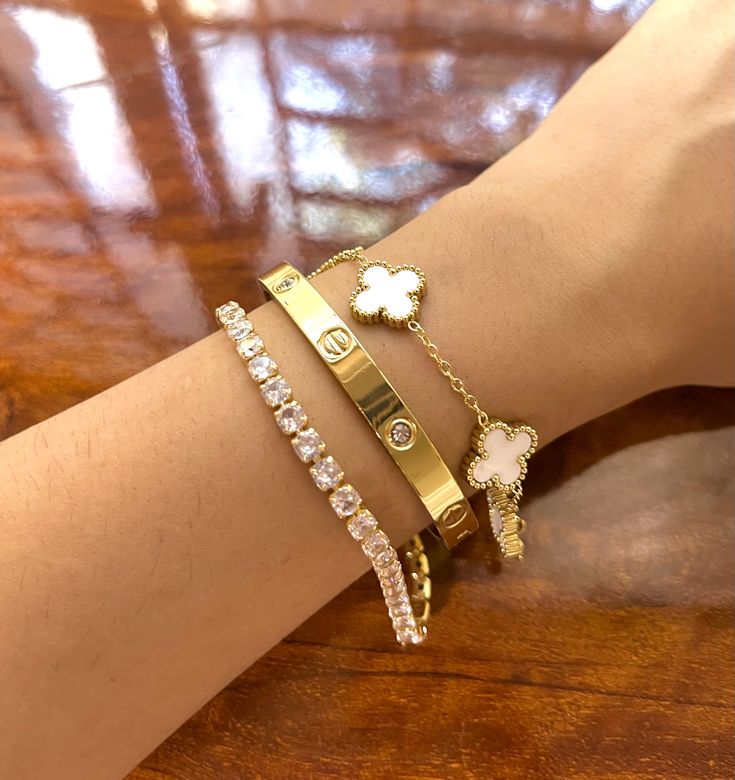 Amara Stack- White For Thin Wrist / Baby Size