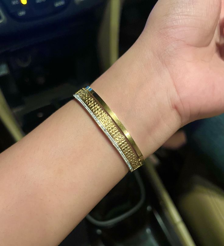 Bold Aura Thin Wrist/ Baby Size bracelet