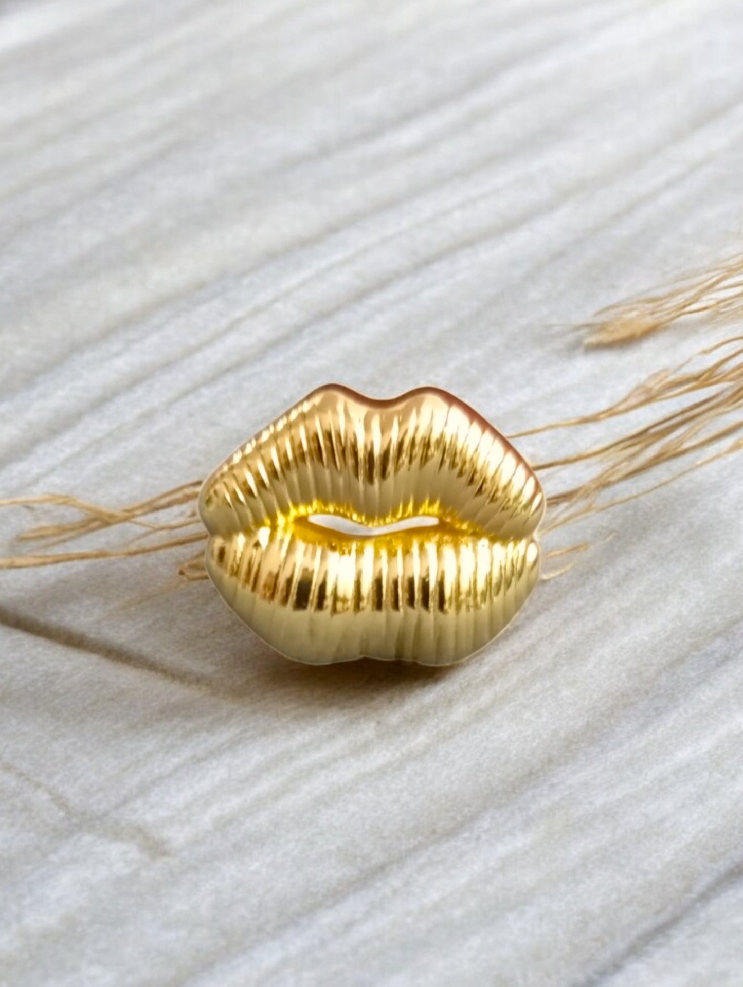 18k Gold Pated Adjustable Bold Kiss Ring