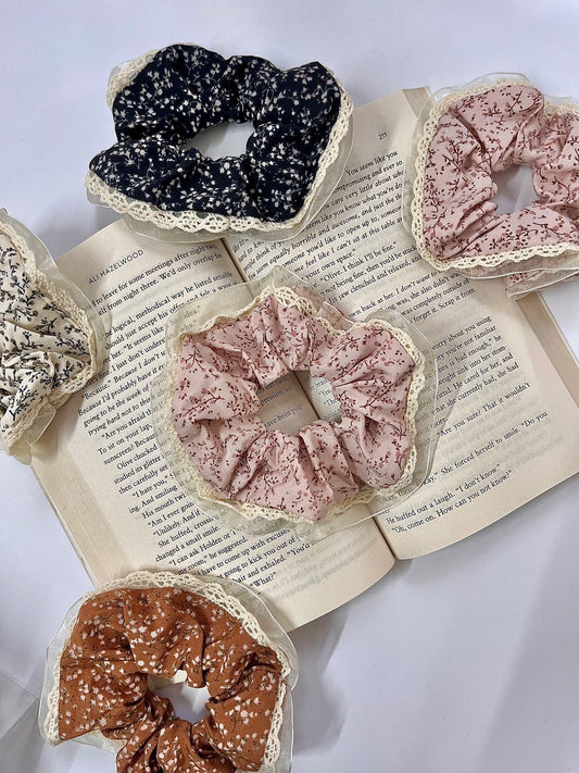Frill & Fluff Scrunchy (pack of 1)