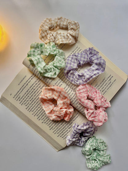 The Sugar Gingham Scrunchy (pack of 1)