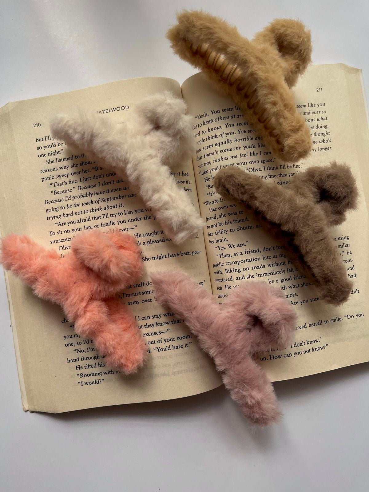 Cute fuzzy hair claw (pack of 1)