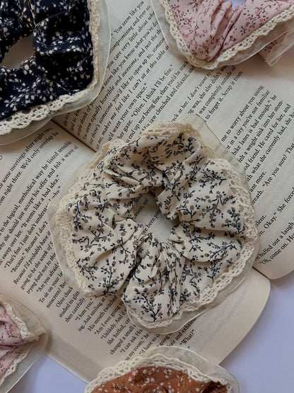 Frill & Fluff Scrunchy (pack of 1)