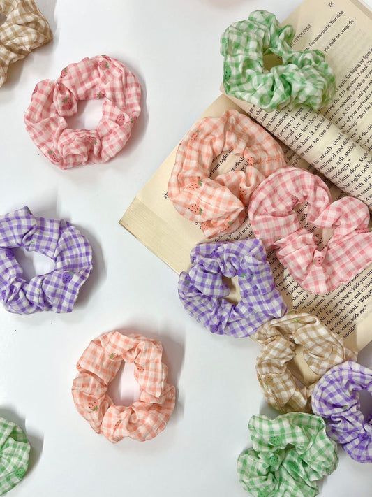 The Sugar Gingham Scrunchy (pack of 1)