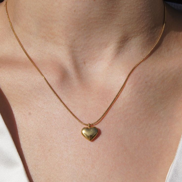 Lily's Heart Necklace - 18k Gold plated