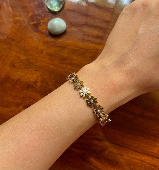 Daisy Bloom Baby Size/ Thin Wrist Bracelet