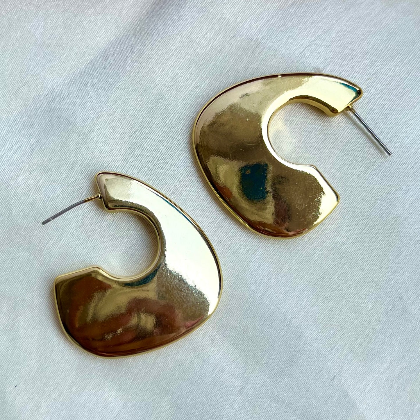 Charlie Gold Statement Half Hoops