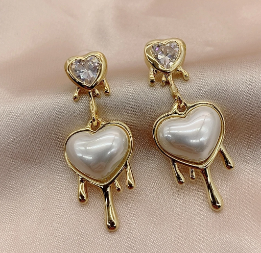 Melting Heart pearl earring