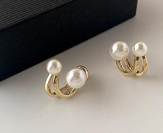 Double Pearl Ear Stud