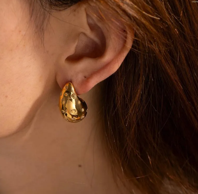 Dotted Gold Water Drop Earring