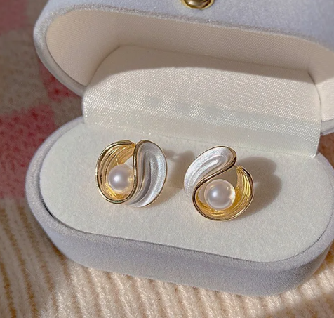 Swirl Pearl Studs