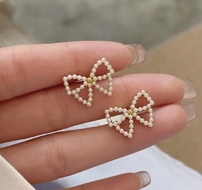 Reba's Bow Pearl Stud Earring