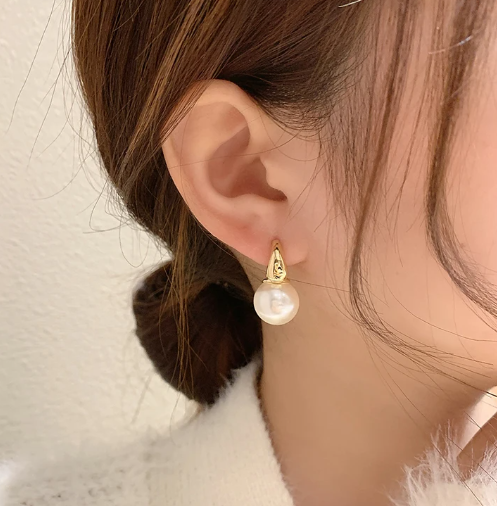 Dainty Gold Pearl Dangle Earrings