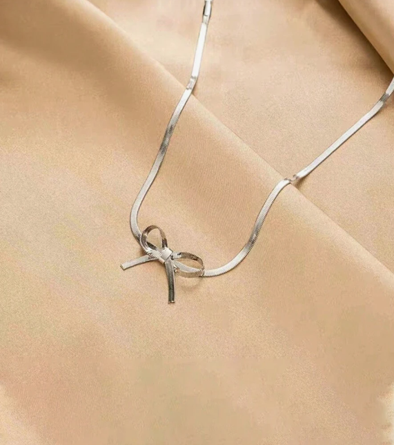 Mia Bow Knot Necklace - 18k gold plated