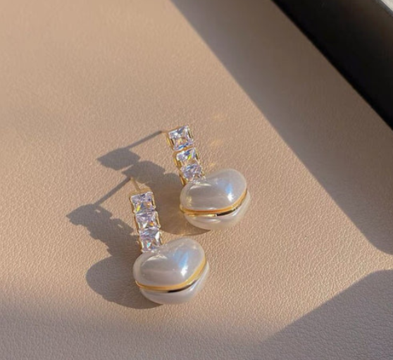 Charlotte's Sweet Pearl Heart Earrings