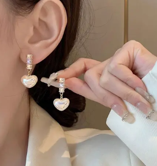 Charlotte's Sweet Pearl Heart Earrings