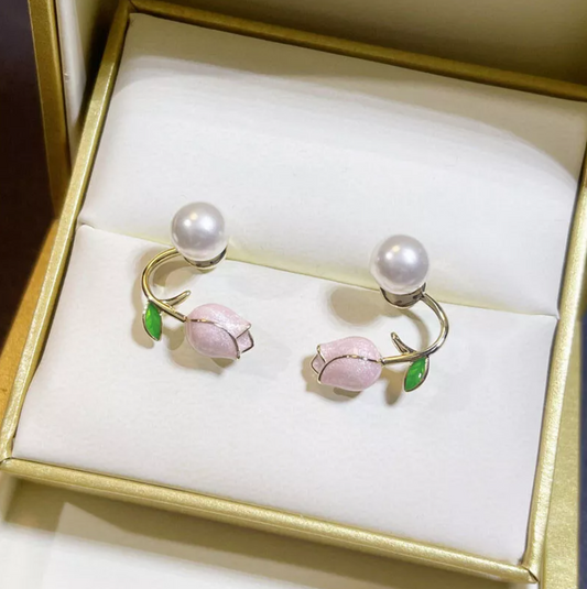 Enchanted Pearl Bud Tulip Studs