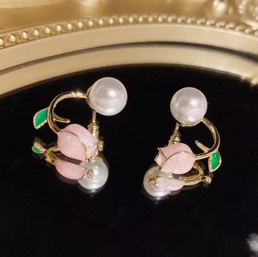 Enchanted Pearl Bud Tulip Studs