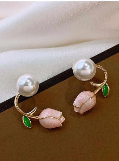 Enchanted Pearl Bud Tulip Studs