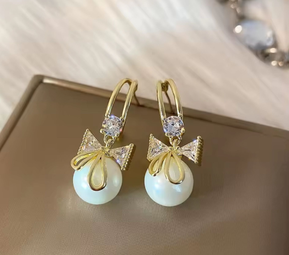 Luxe Bow Pearl Drops