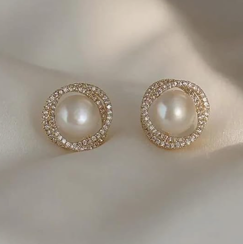 Alice Spiral Pearl Stud