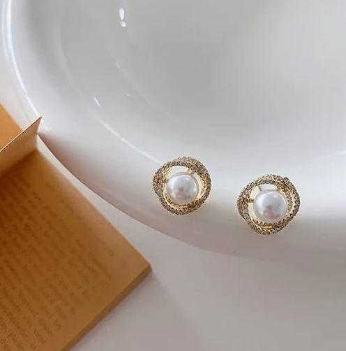 Alice Spiral Pearl Stud