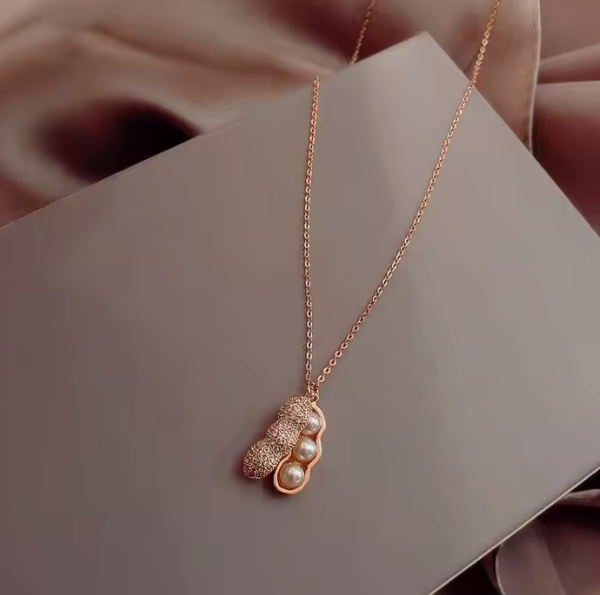 Gleaming Peanut Pearl Necklace