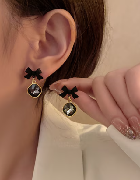 Elegant Black Bowknot Crystal Drop