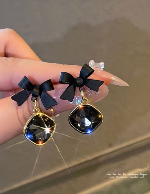 Elegant Black Bowknot Crystal Drop