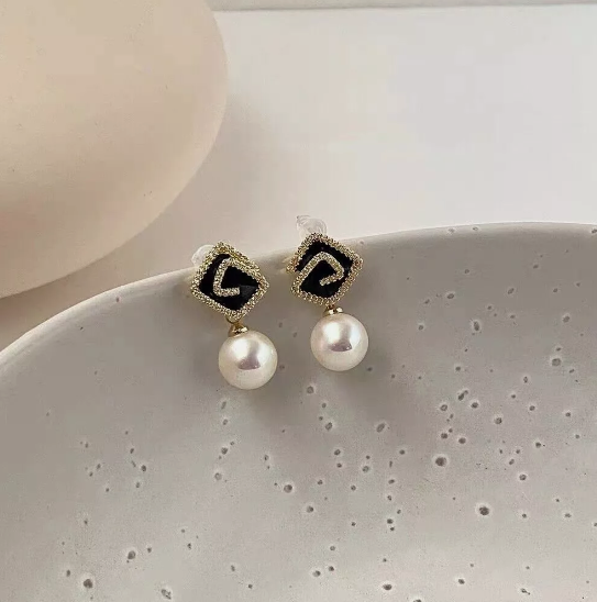 Elegant Black Square Pearl Stone Drops