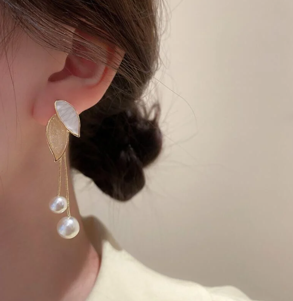 Ari's Leaf Pearl Dangle Earrings