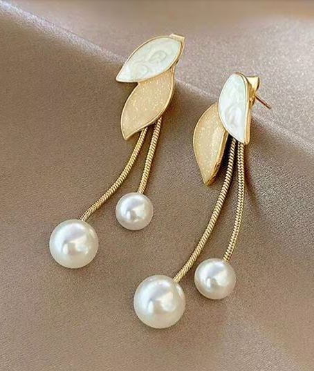 Ari's Leaf Pearl Dangle Earrings