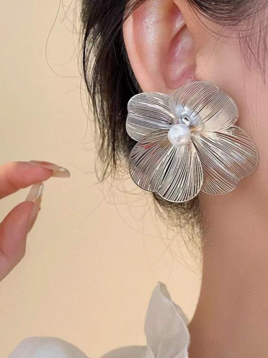 Silver Bloom Studs