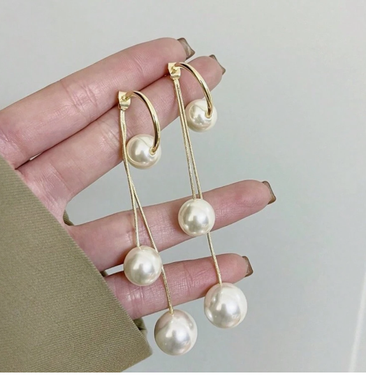 Dela's Pearl Drop Earring