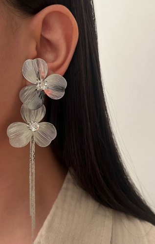 Glamorous Silver Plated Floral Tasseled Earring