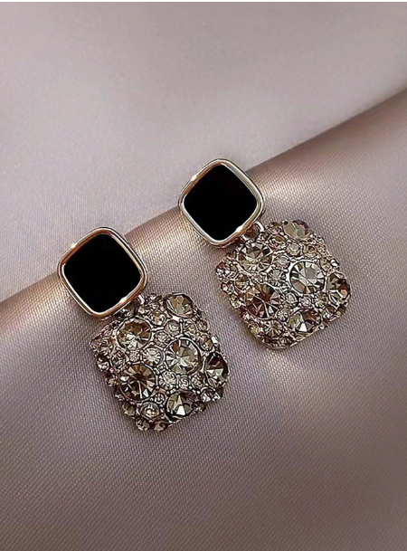 Elegant Black Stone Drop Earring