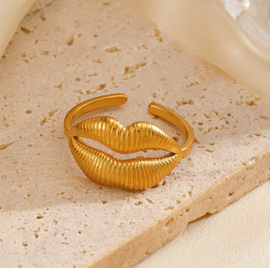 `18k Gold Pated Adjustable Bold Kiss Ring