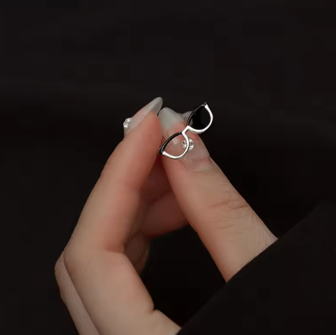 Tiny Frame Statement Ring - silver