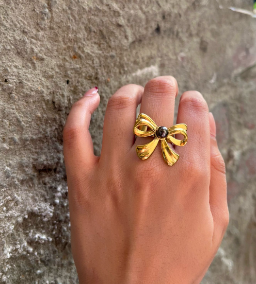 Glam Bow Pearl Ring