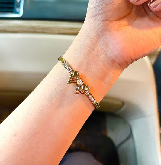 Bowheart Thin Wrist/ Baby Size bracelet