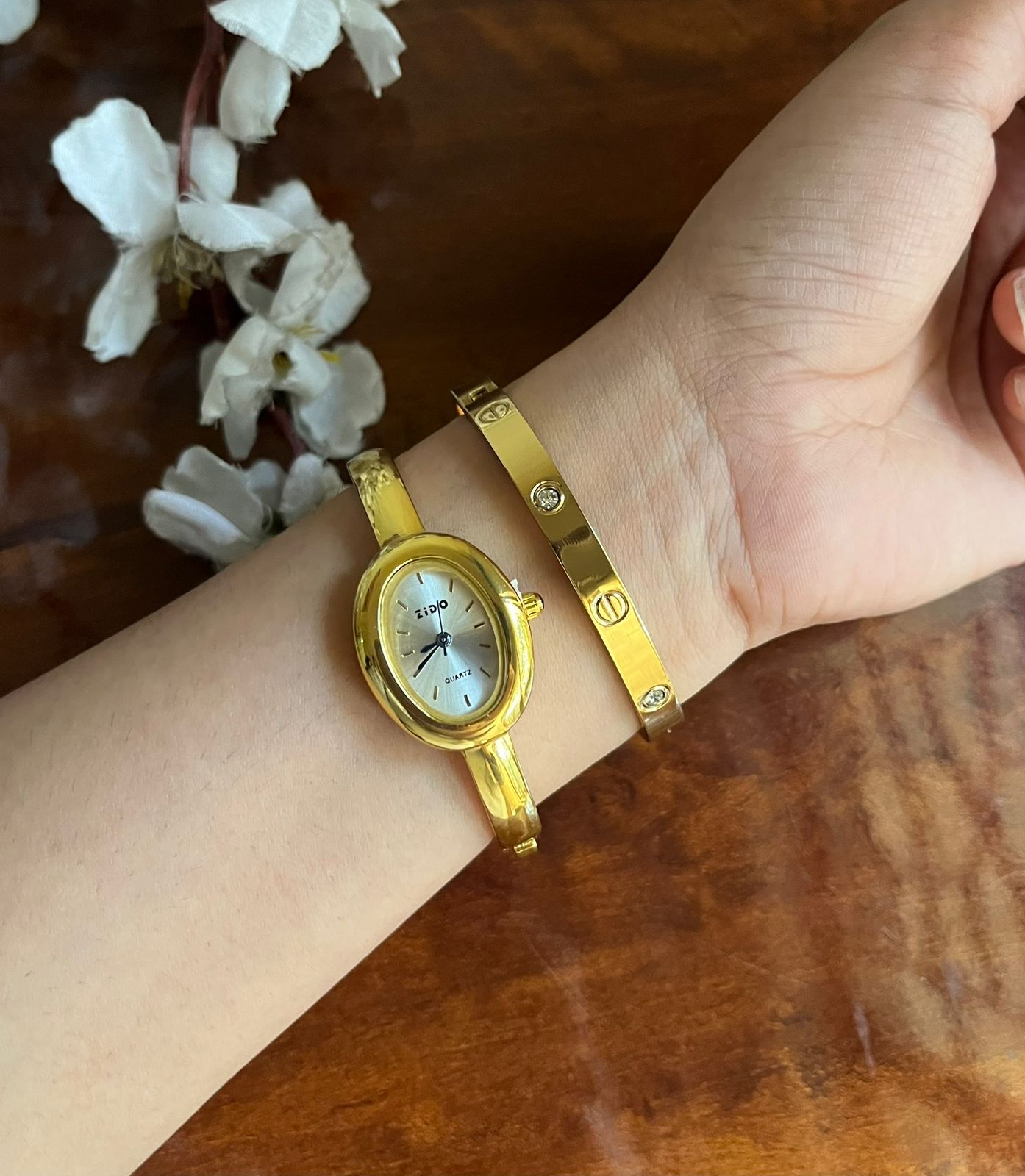 The Siren watch stack - White